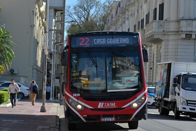 La provincia habilita el trámite del boleto docente con descuento del 50 por ciento en el transporte público