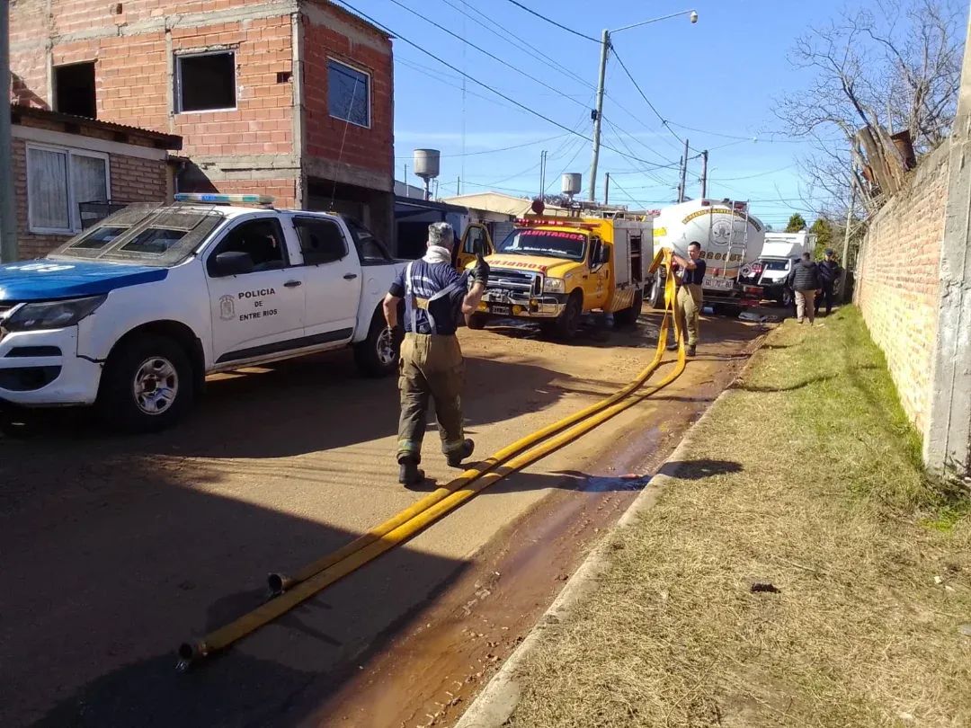 Se incendió una vivienda en zona de Villa Adela