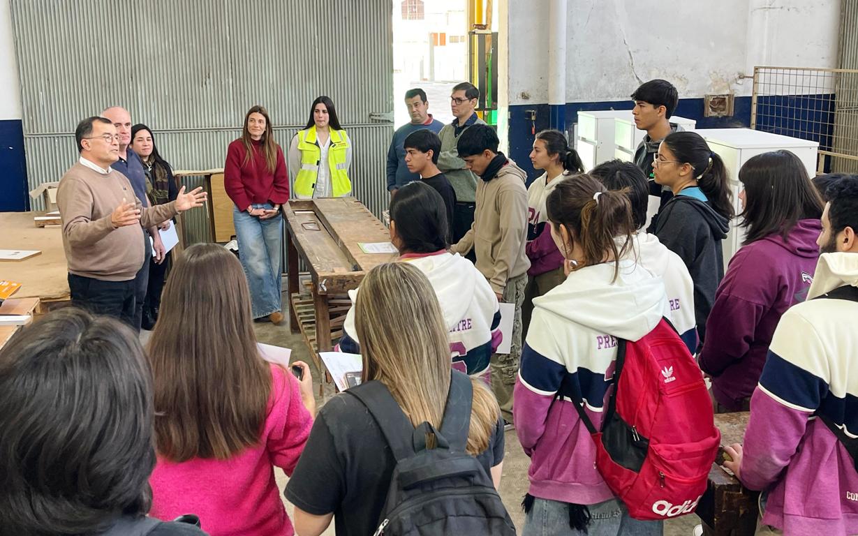 Finalizó el curso de armado de muebles con tableros para alumnos de la Escuela Técnica N°1