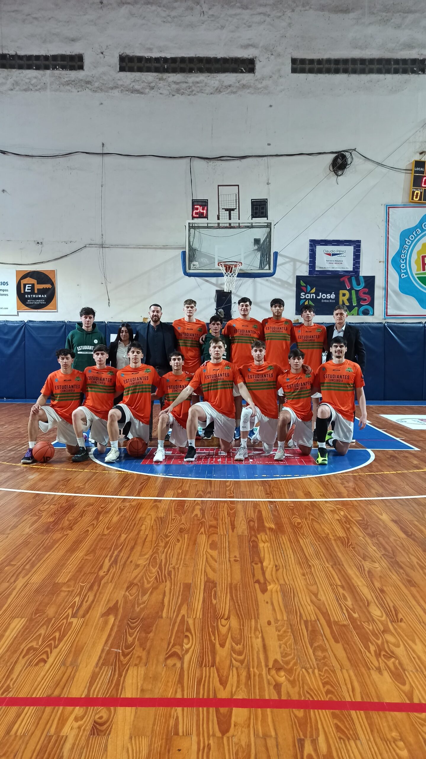 Básquet: Estudiantes único líder de la Zona 3