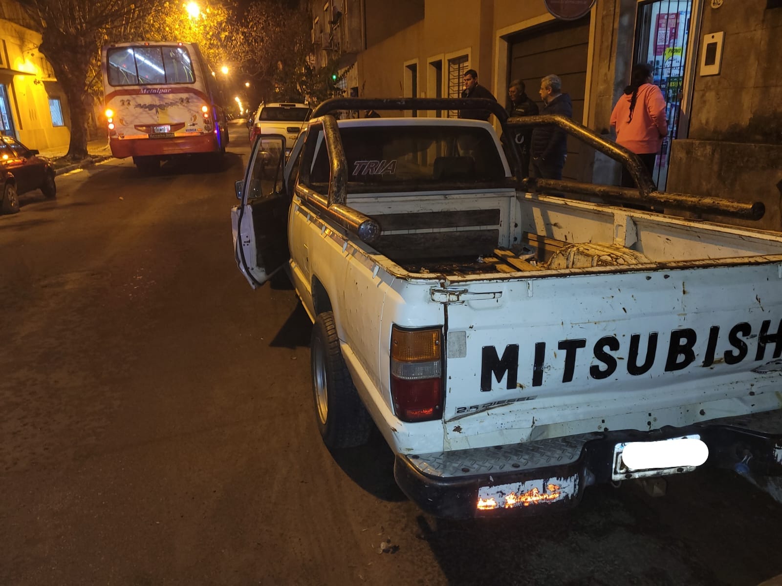 Accidente de tránsito entre colectivo y camioneta: conductor de la camioneta fue derivado al hospital