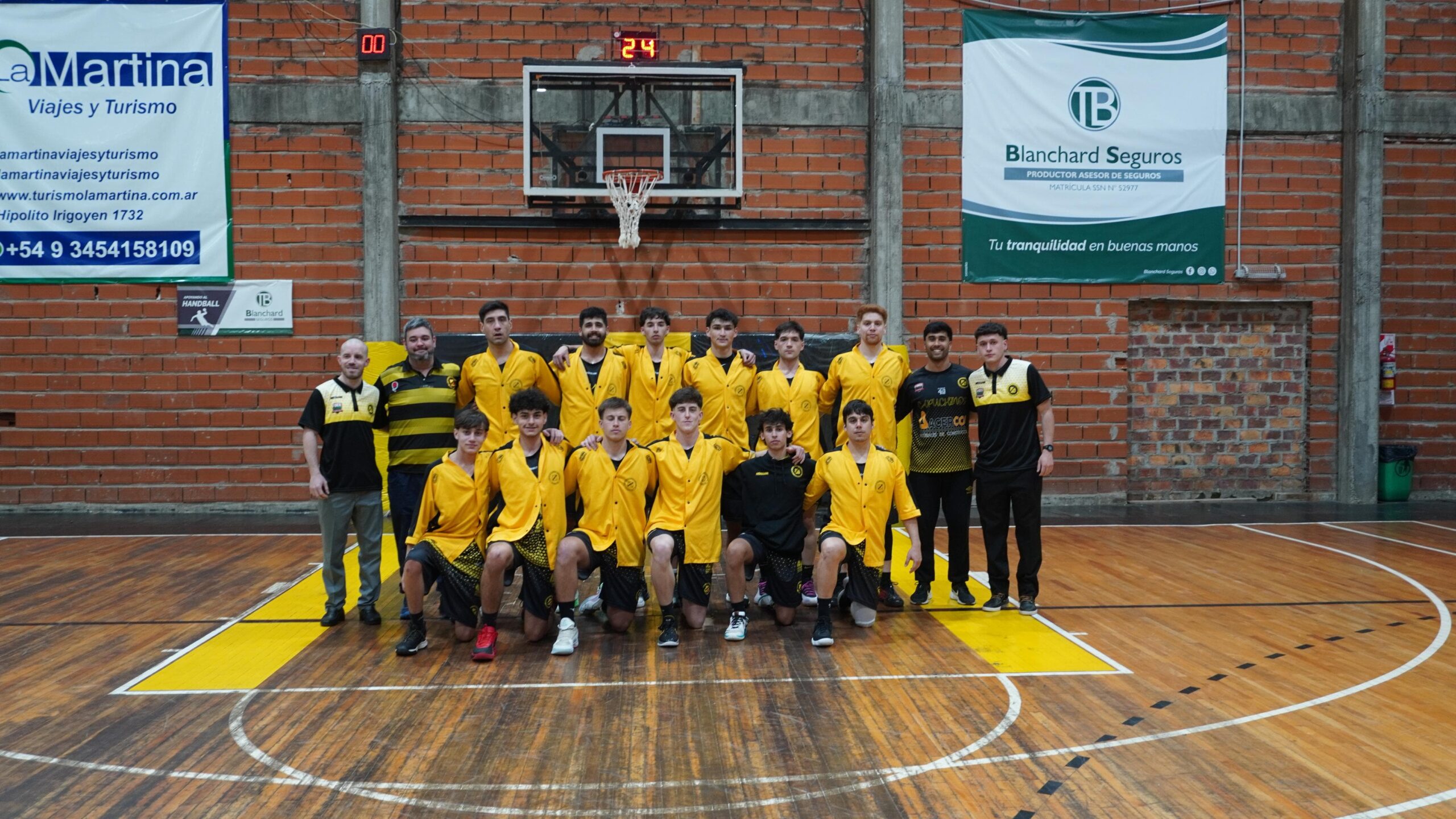 Básquet: Capuchinos se quedó con el clásico