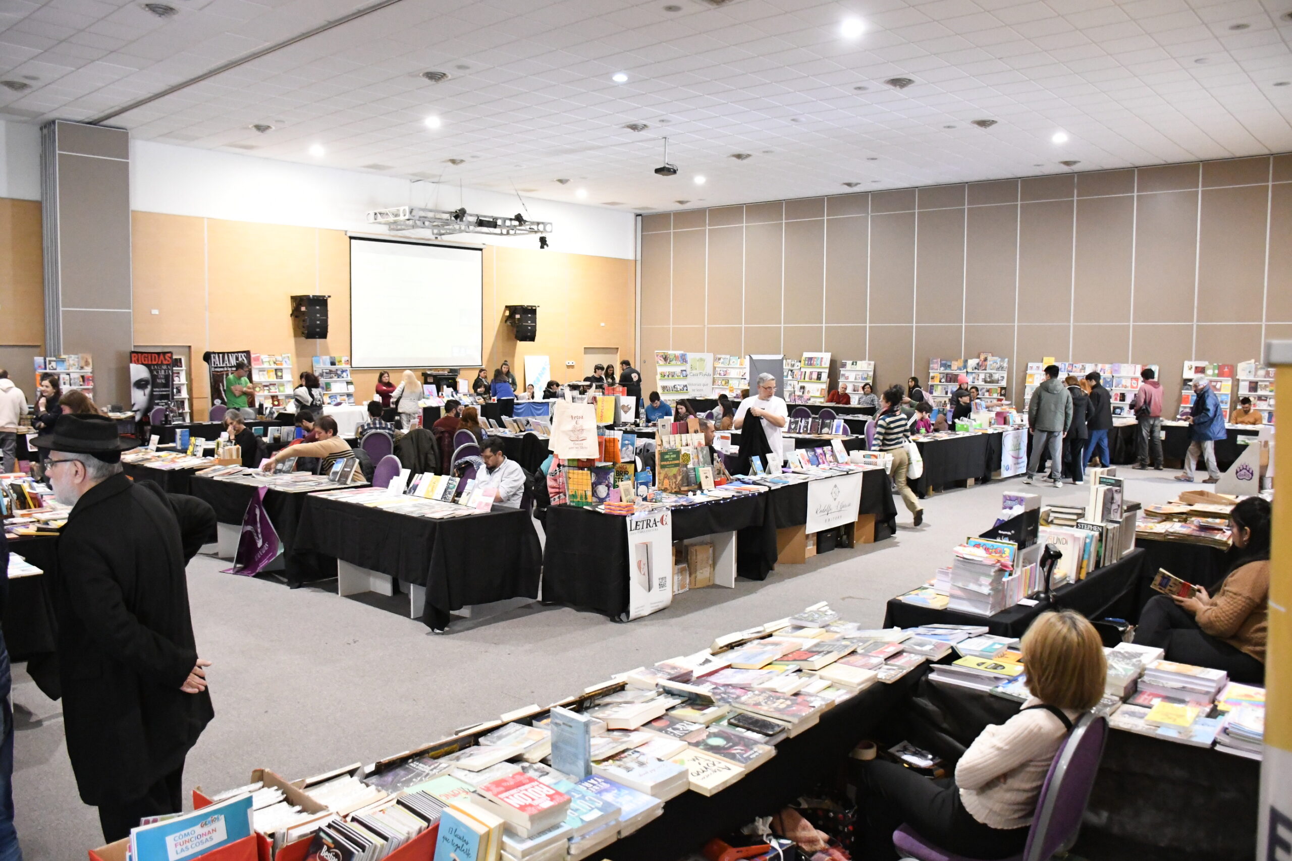 Este sabado la Feria Provincial del Libro invita a charlas de La Cope, Tute y una peña con Lalo Mir