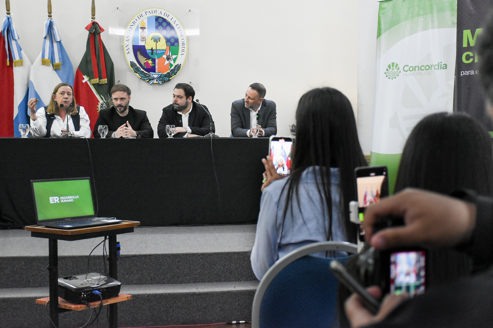 La provincia firmó convenios del programa Microcréditos para el impulso local en Concordia