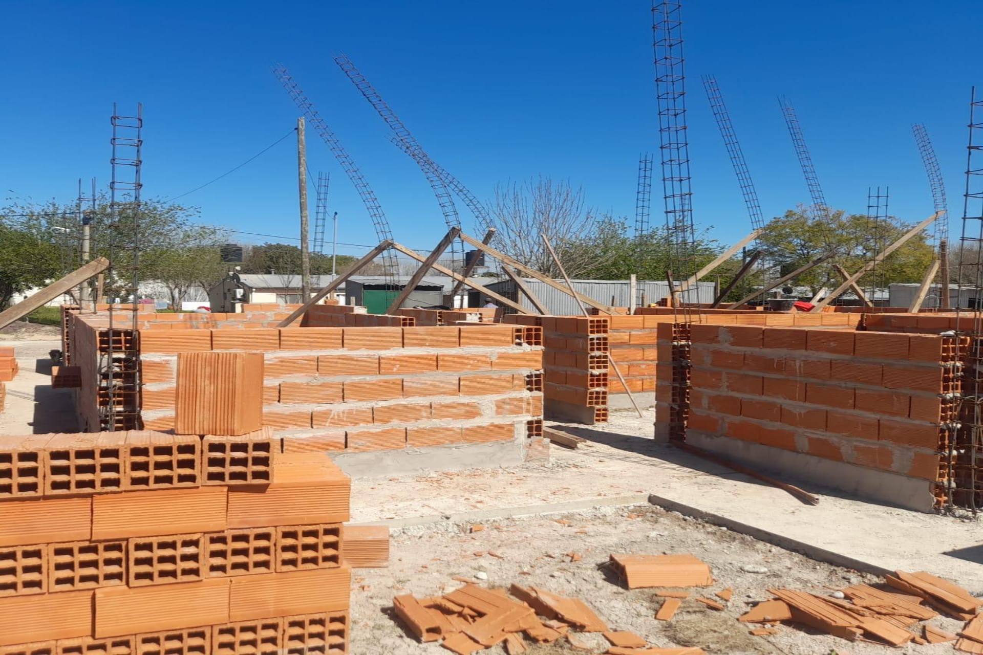 La provincia construye viviendas en Piedras Blancas