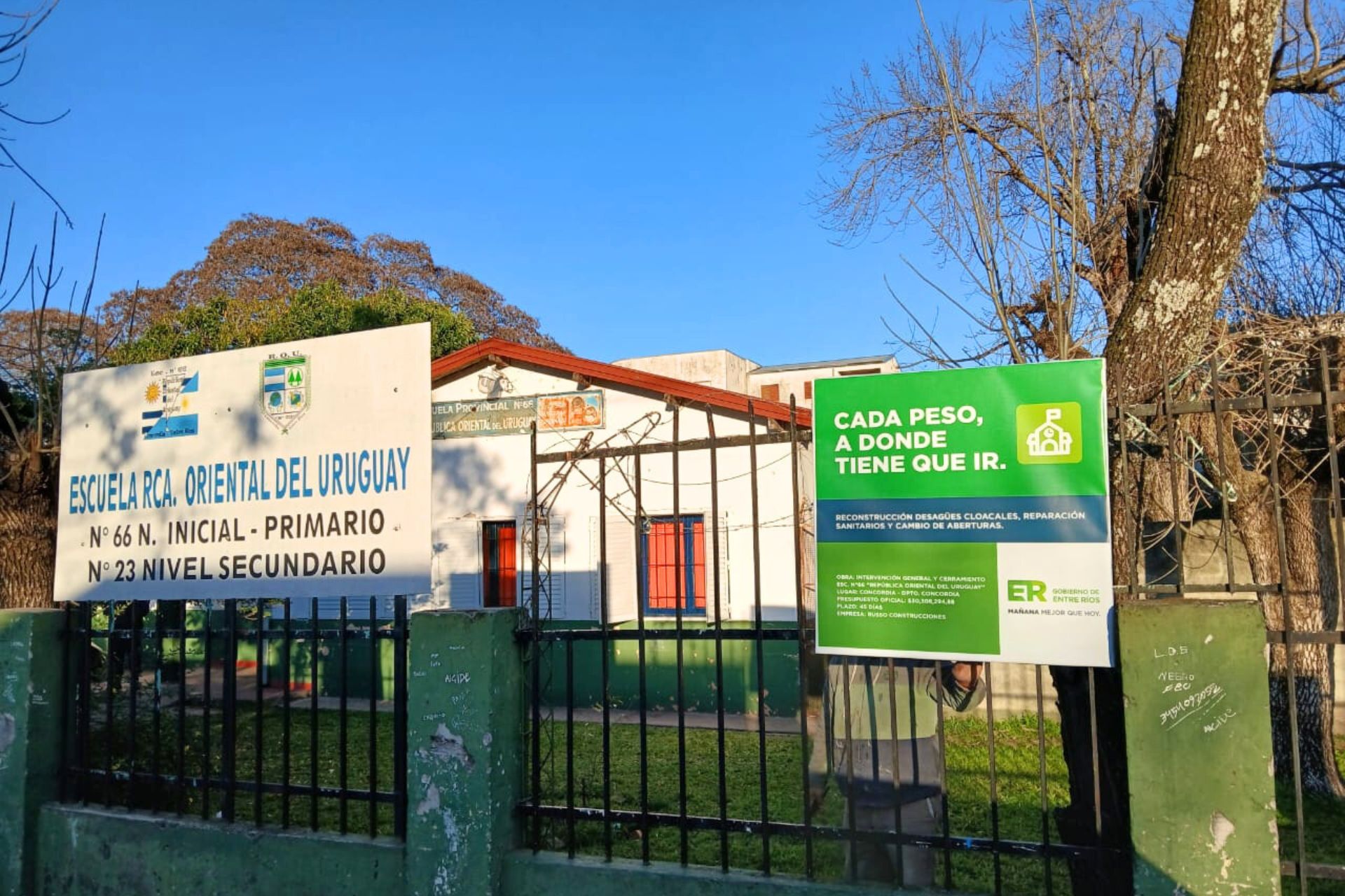 Se ejecutan trabajos de reformas en techos, sanitarios y cerramiento en la escuela N° 66 de Concordia