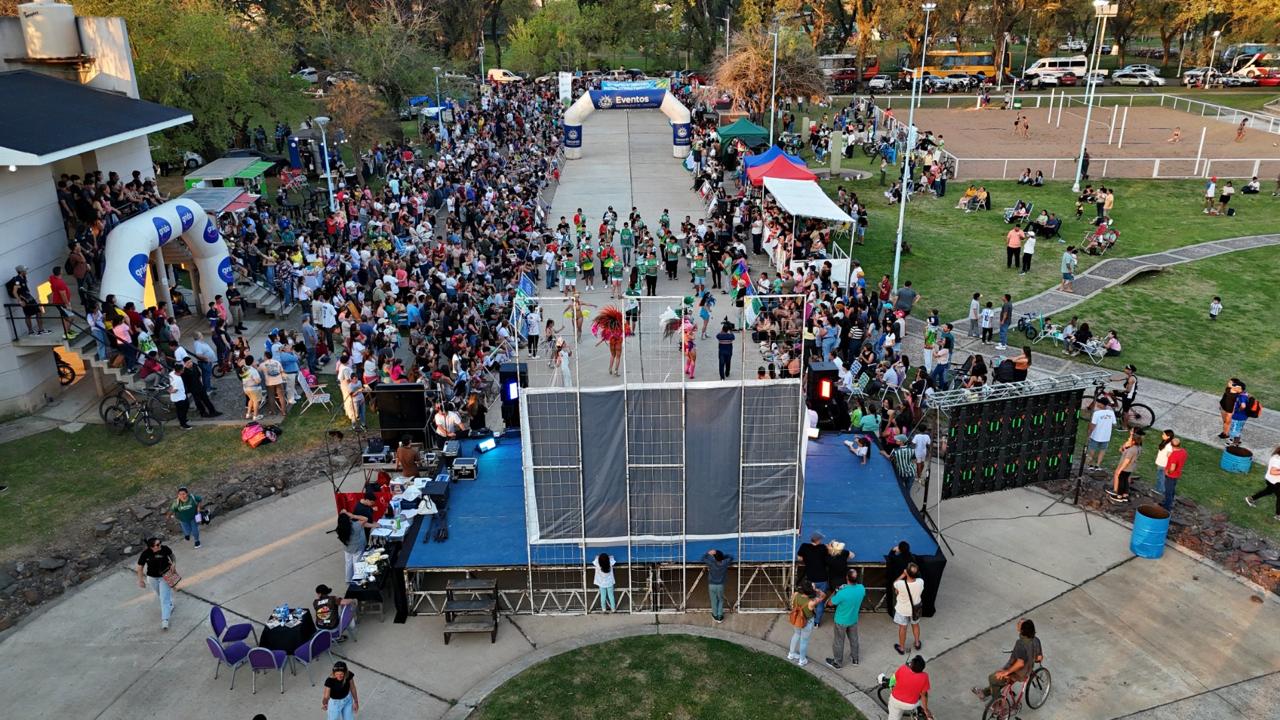 Una multitud disfrutó en Costanera el 15to Encuentro Internacional de Pasistas y Baterías