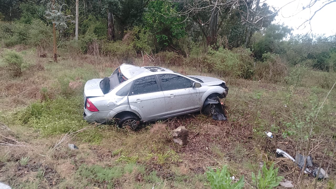 Un conductor de nacionalidad paraguaya despistó con su vehículo sobre la Autovía 14