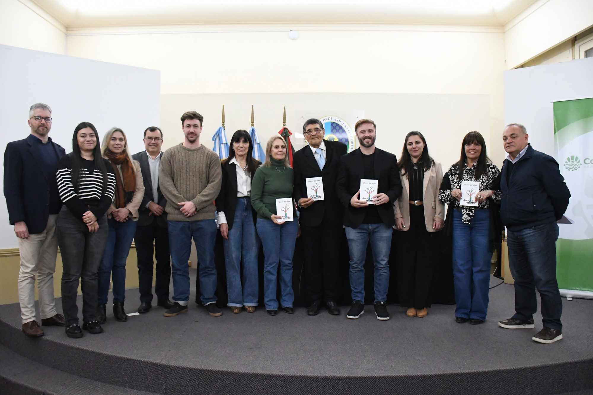 Se realizó la presentación del libro «Raíces del Alma» de Antonio Cipriano Luján