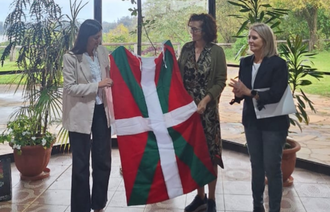 Concordia celebró la visita de Sara Pagola con cultura, símbolos y un reconocimiento especial