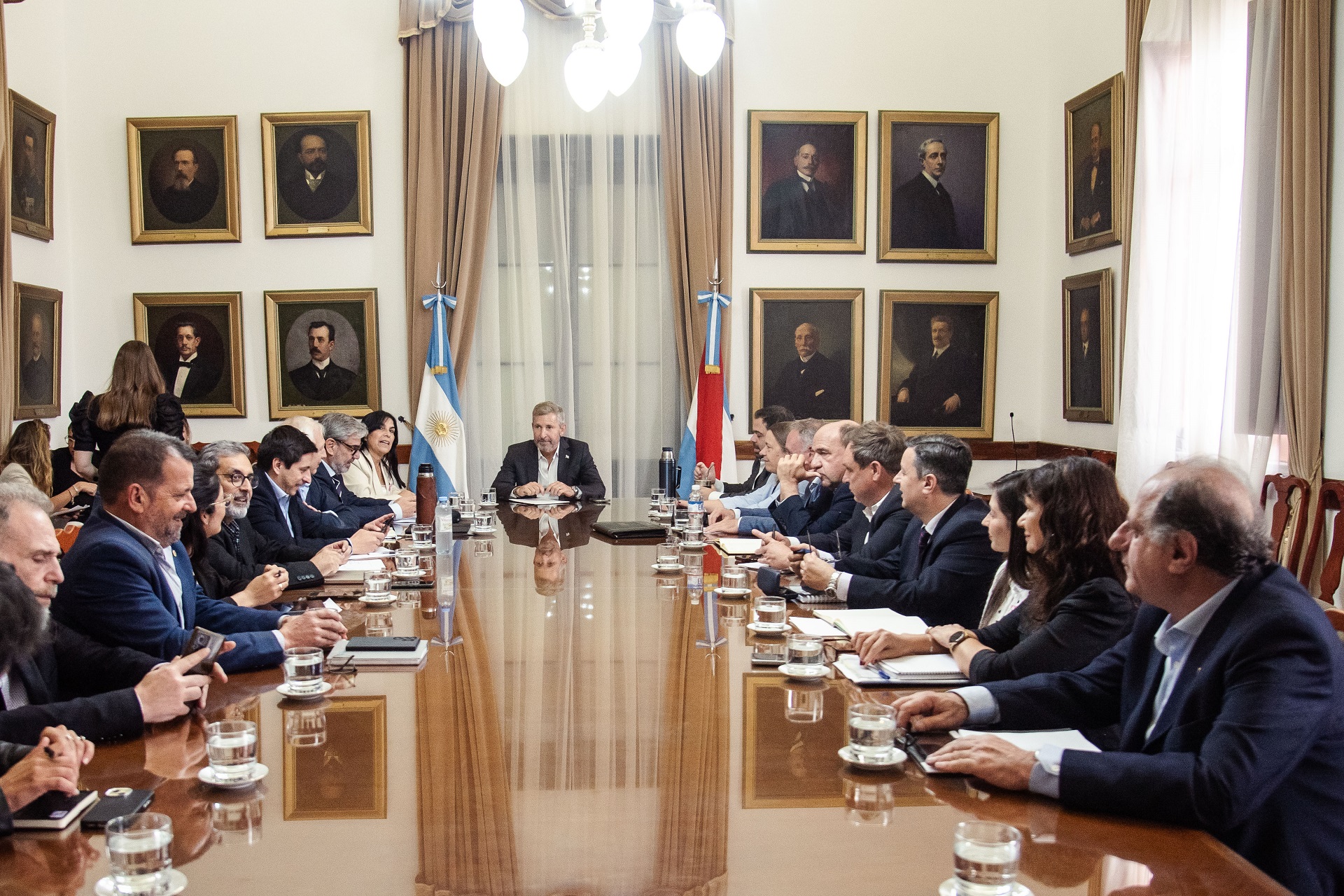 Frigerio encabezó una reunión de gabinete centrada en los ejes del Presupuesto 2026