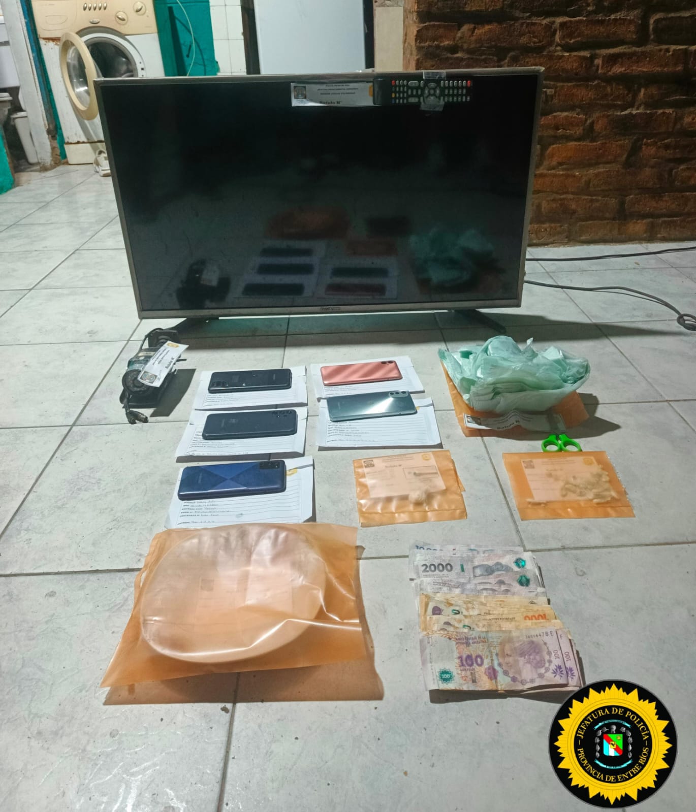 Secuestro de cocaína, dinero en efectivo y cinco personas detenidas