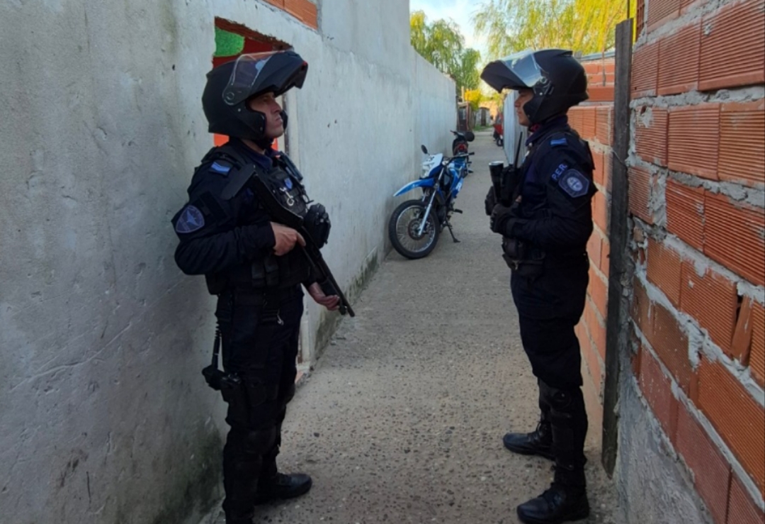 Siete personas detenidas, secuestro de armas de fuego y más de 200 dosis de cocaína