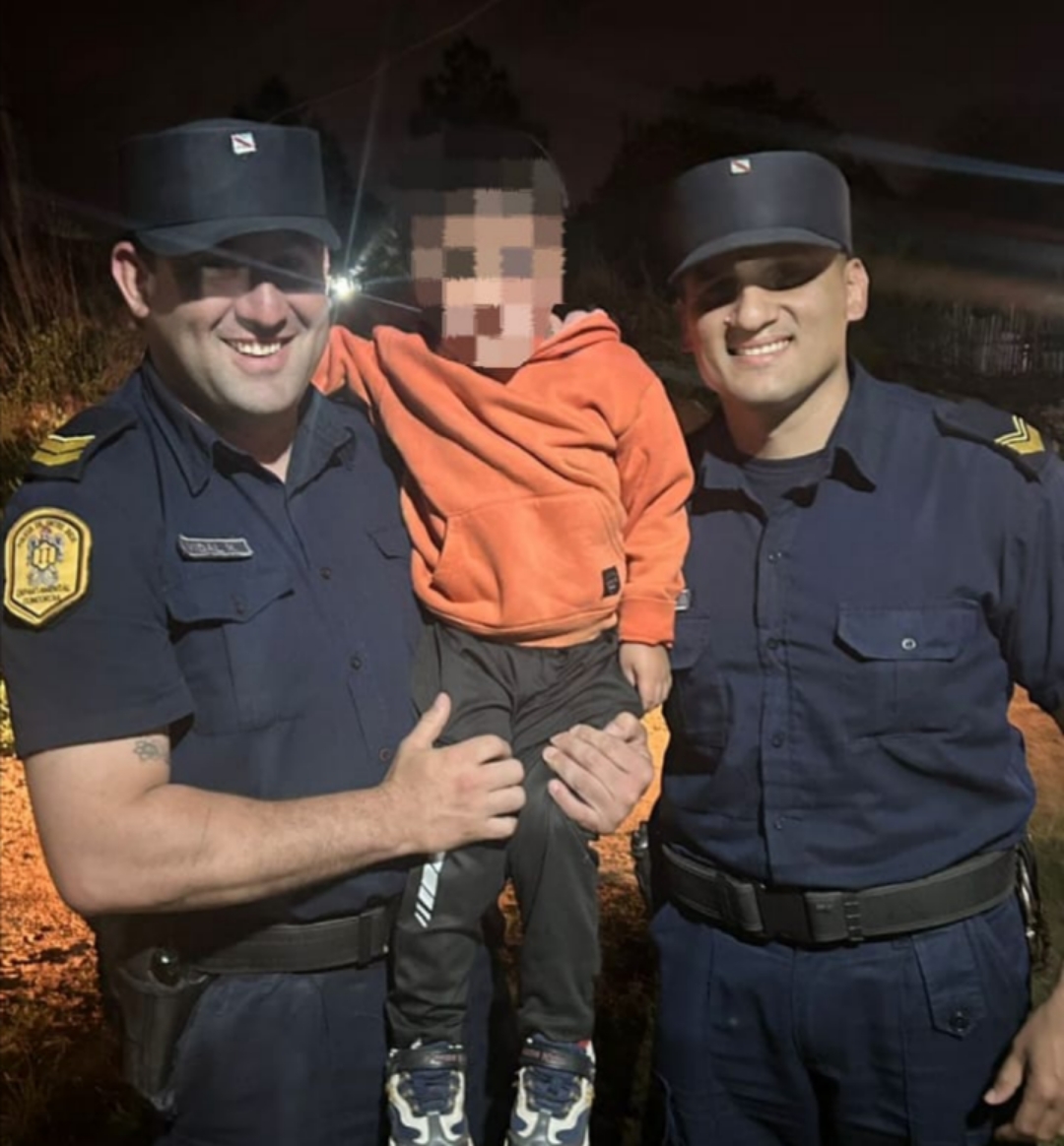 Héroes: Policías salvaron la vida de un niño de 2 años