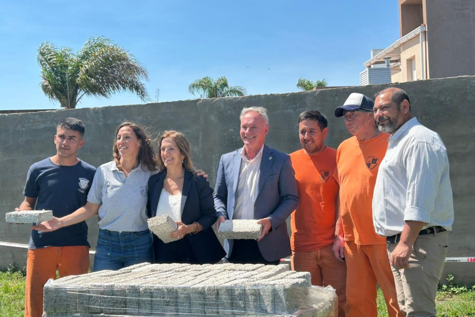 Entre Ríos se convierte en la primera provincia del país en construir aulas con ladrillos PET