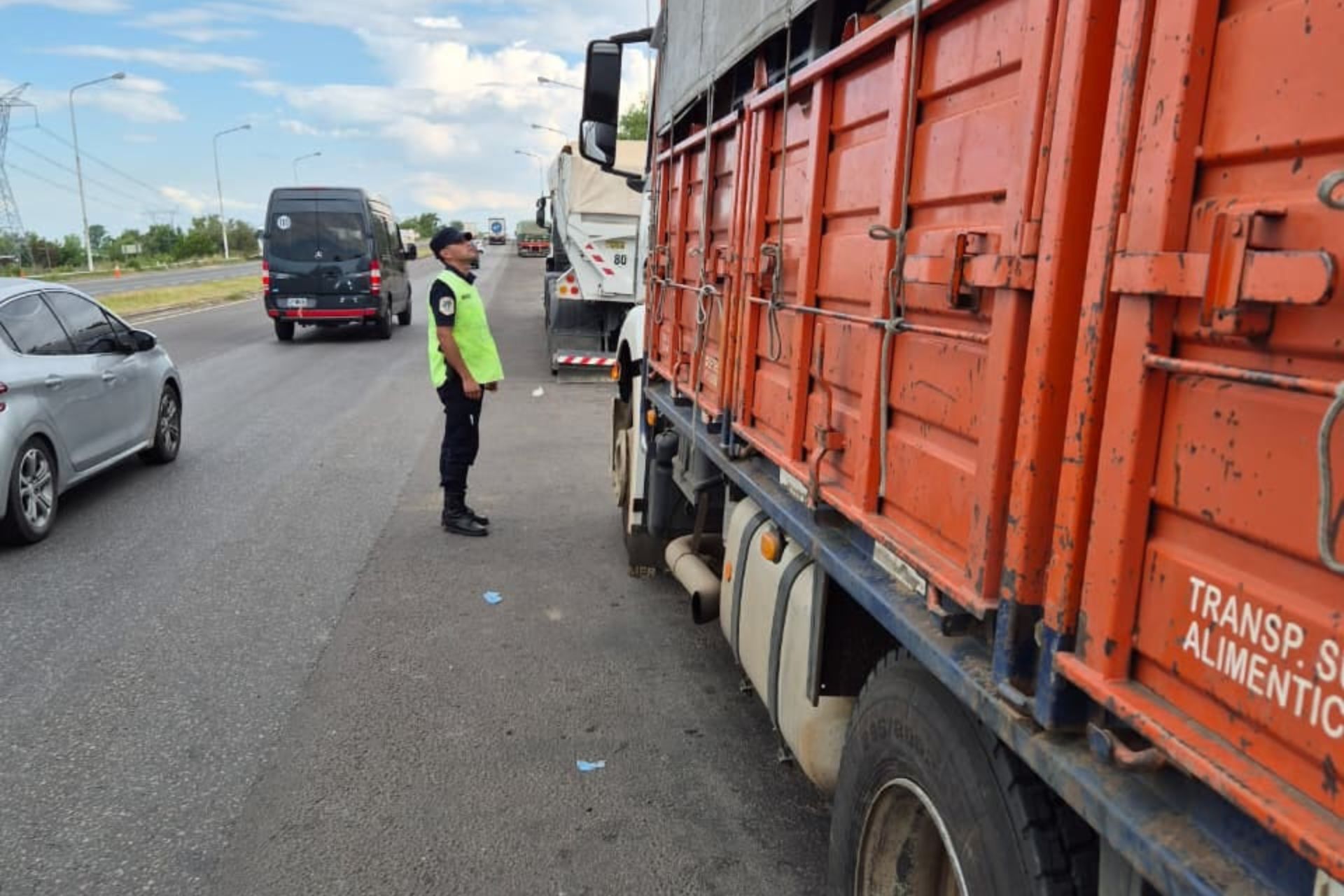 Interceptan camión que evadió una barrera fitosanitaria en Concordia