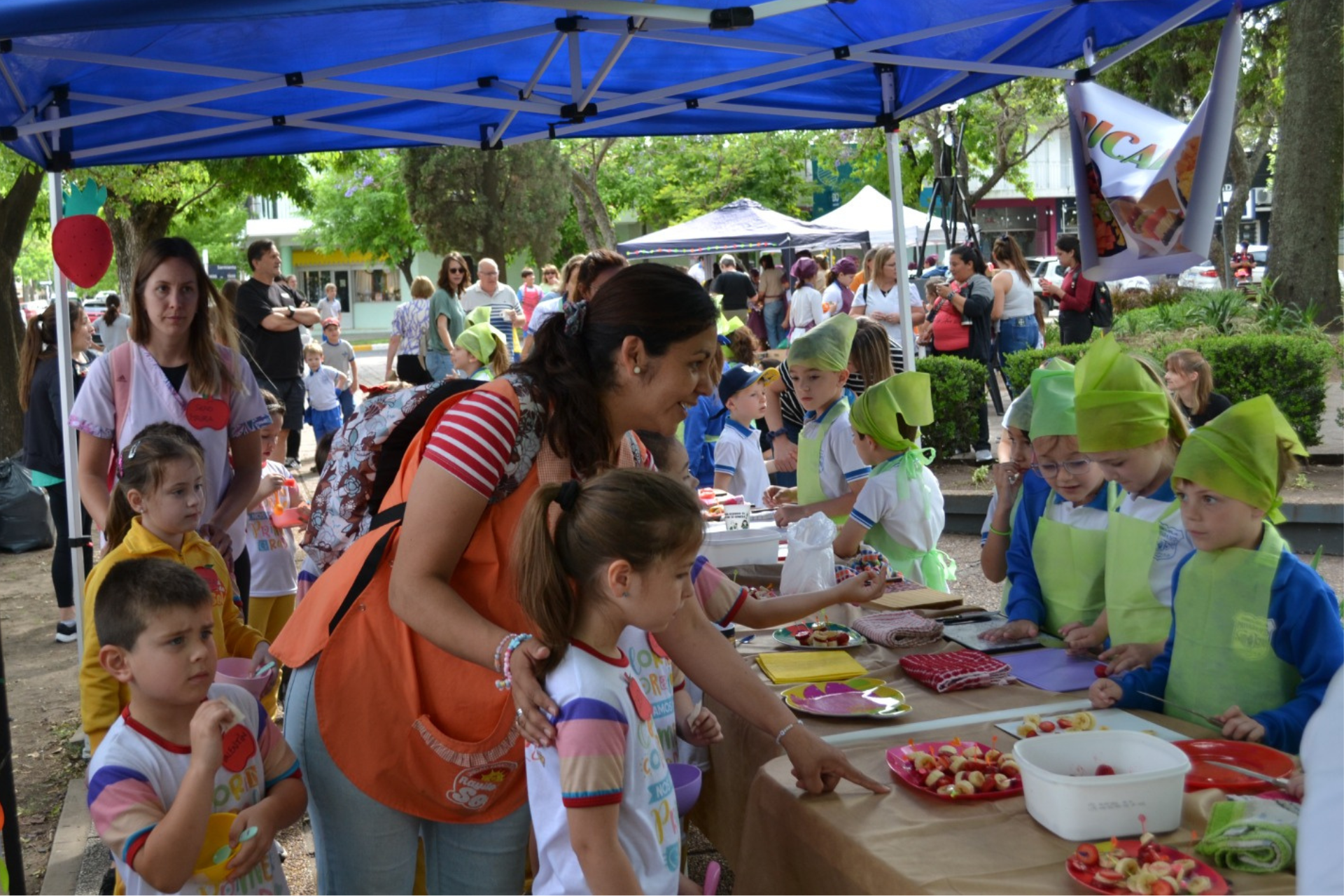 La escuela San José celebró la 26ª edición de la Fiesta de la Fruta en Crespo