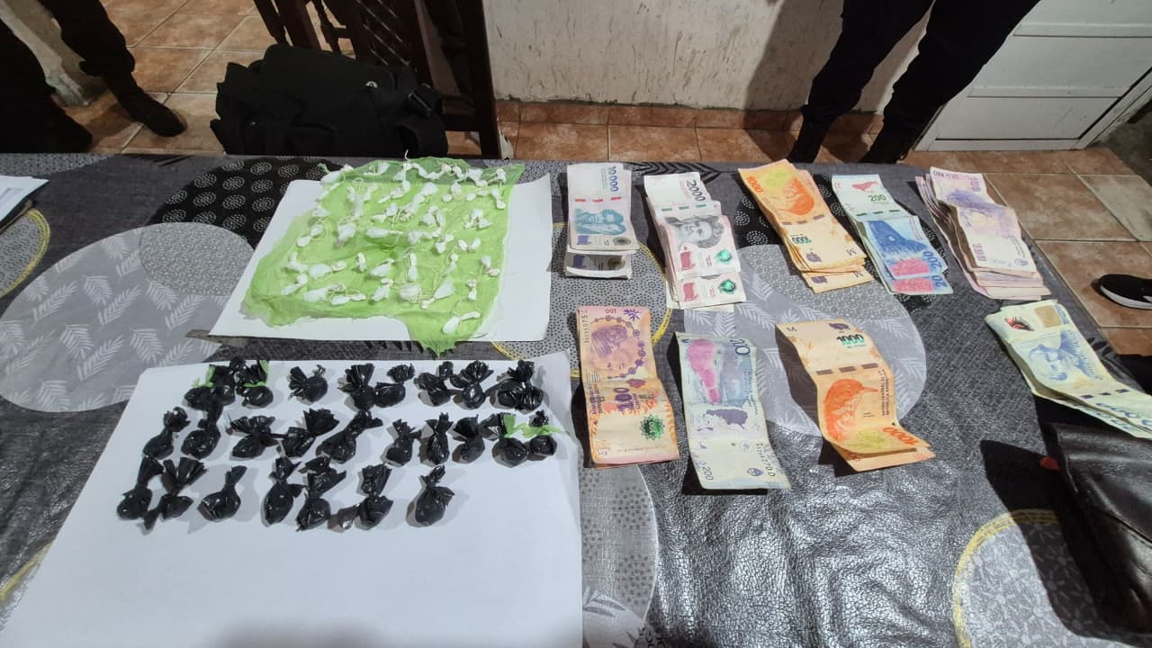 Seis allanamientos positivos en Concordia: secuestro de sustancias estupefacientes y cuatro detenidos.