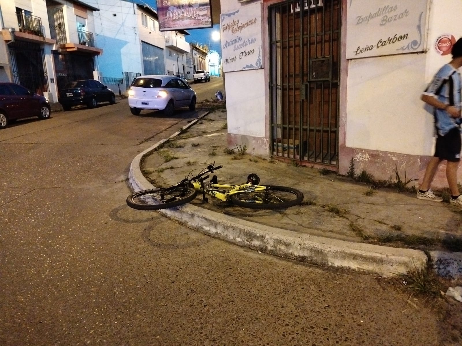 Ciclista sufrió un accidente cuando fue colisionado por un vehículo
