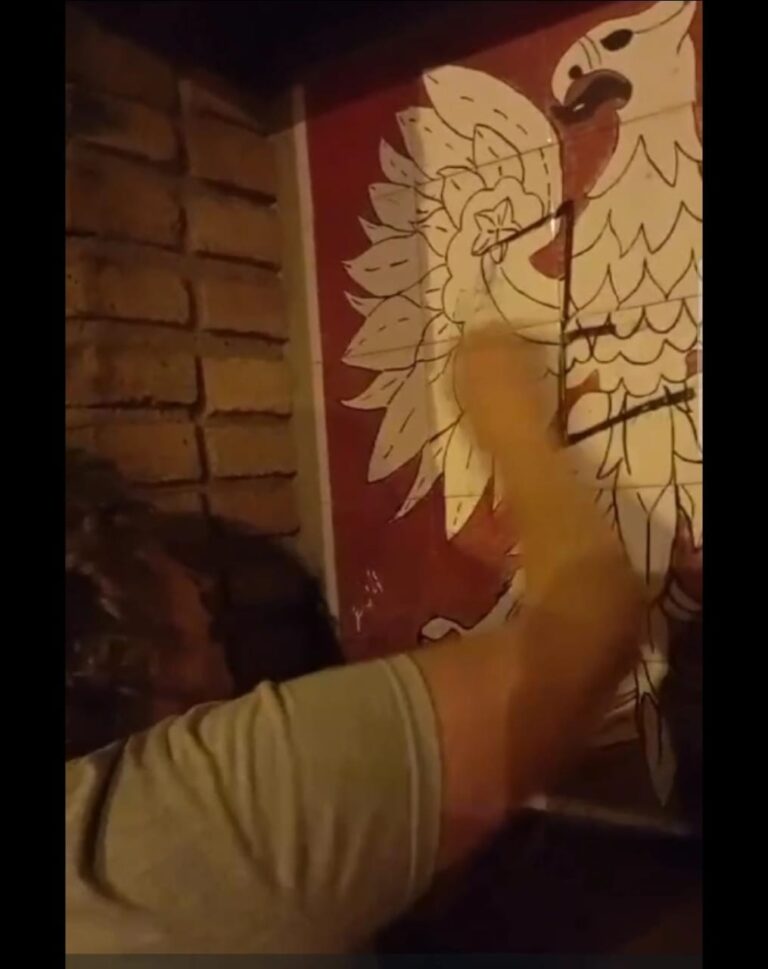 Polémica tras la Marcha de Antorchas de IUC: denuncian vandalismo en un mural alusivo de una de las colectividades