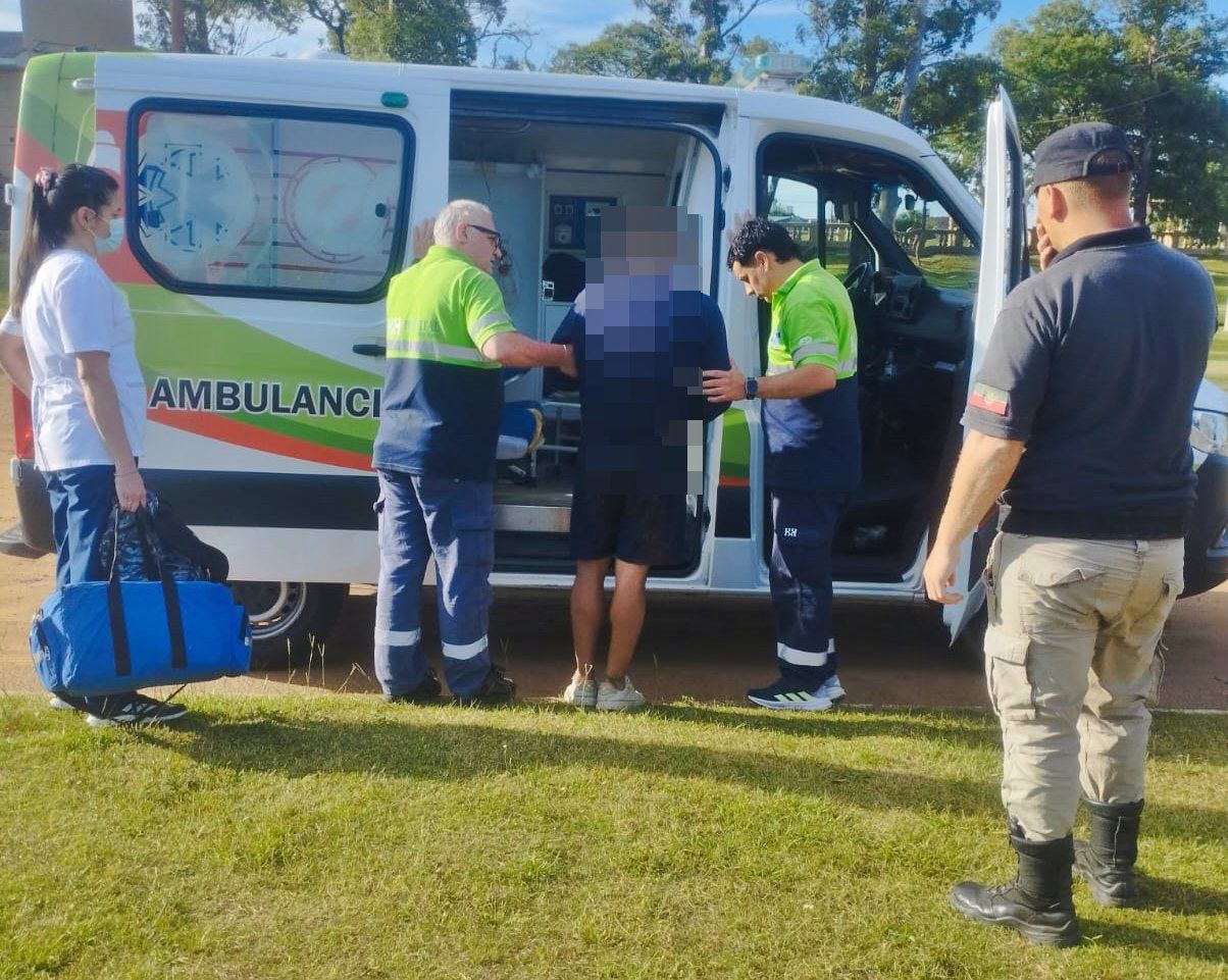 La rápida intervención del personal de la Guardia Urbana evitó que un joven se quitara la vida en la costanera