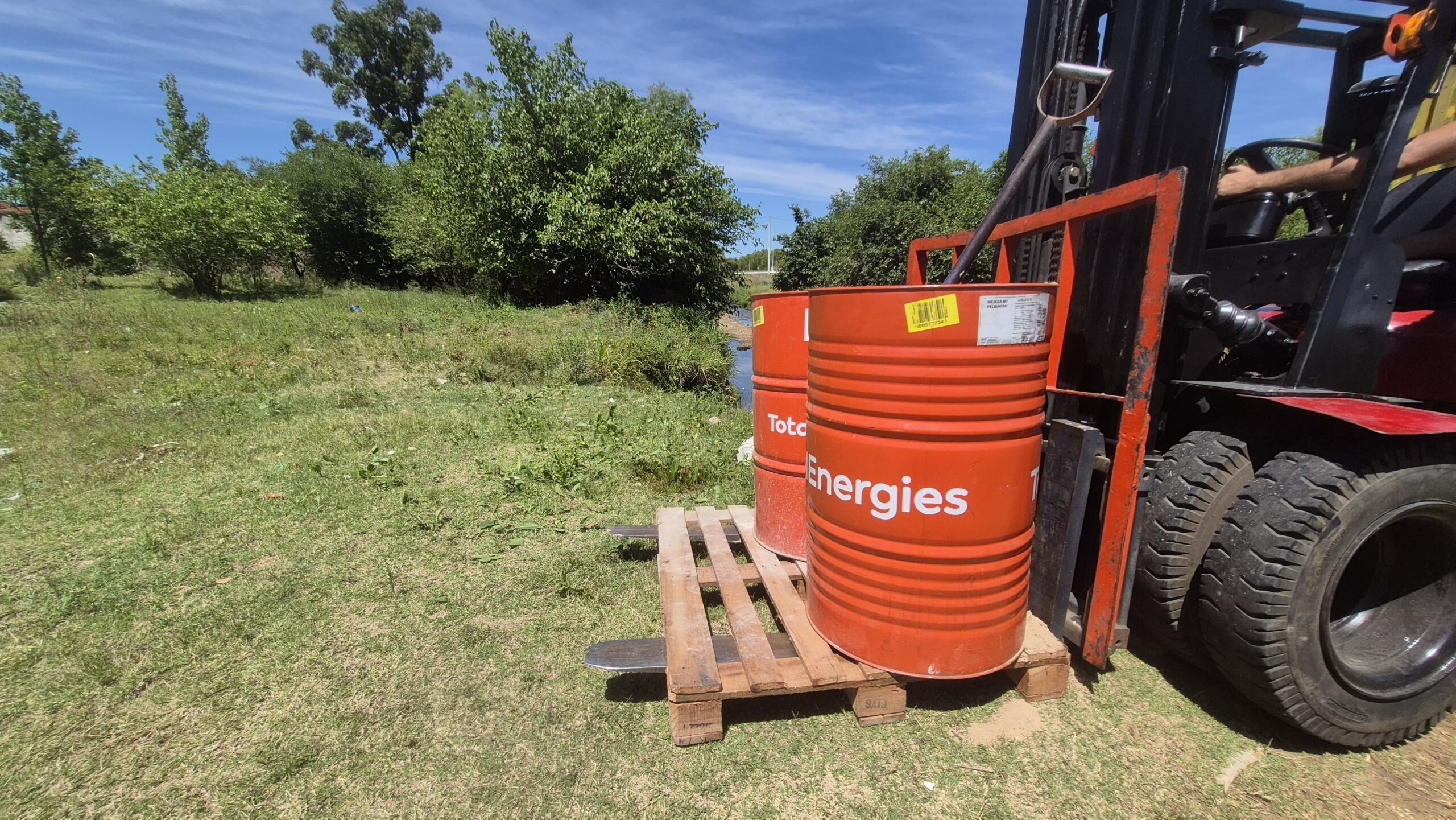 Detuvieron a un sujeto con un Sampy y dos barriles de 200 litros en zona costanera