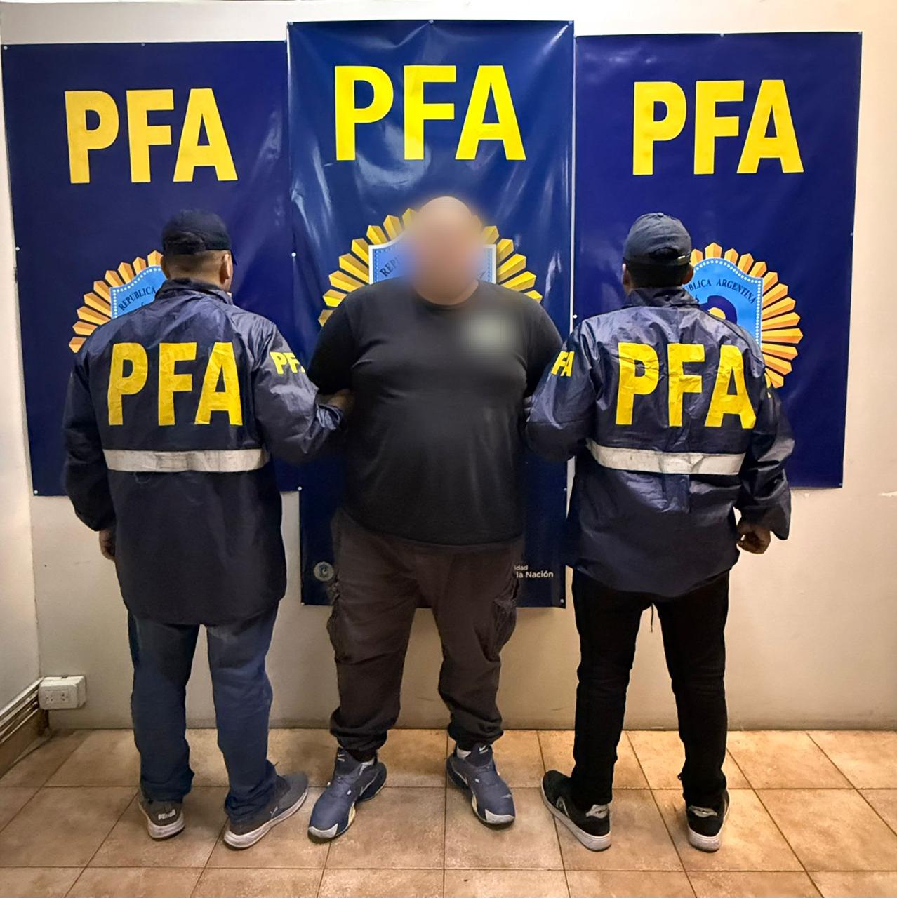 La Policía Federal Argentina detuvo un Peligroso delincuente con pedido de captura por un asalto comando a una Estación de Servicio en Entre Ríos