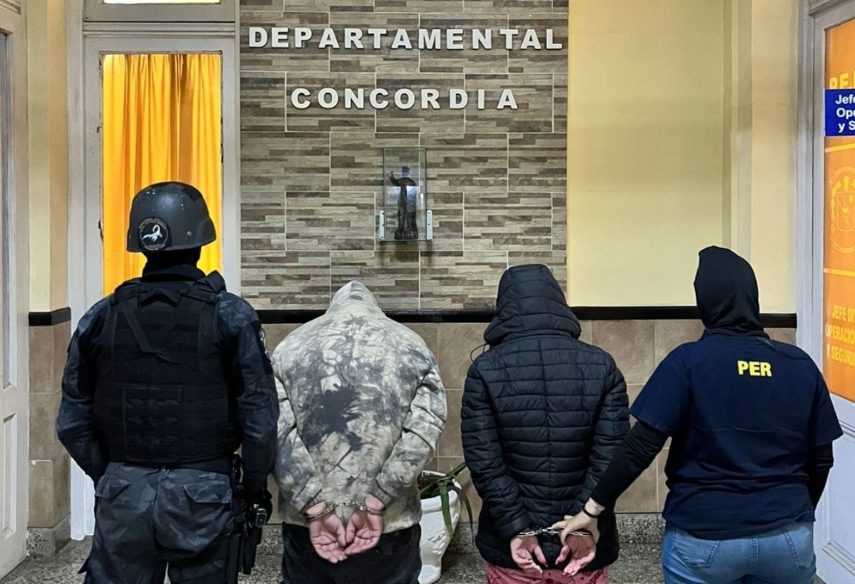 Cuatro personas detenidas: Se les secuestró cocaína, marihuana y dinero