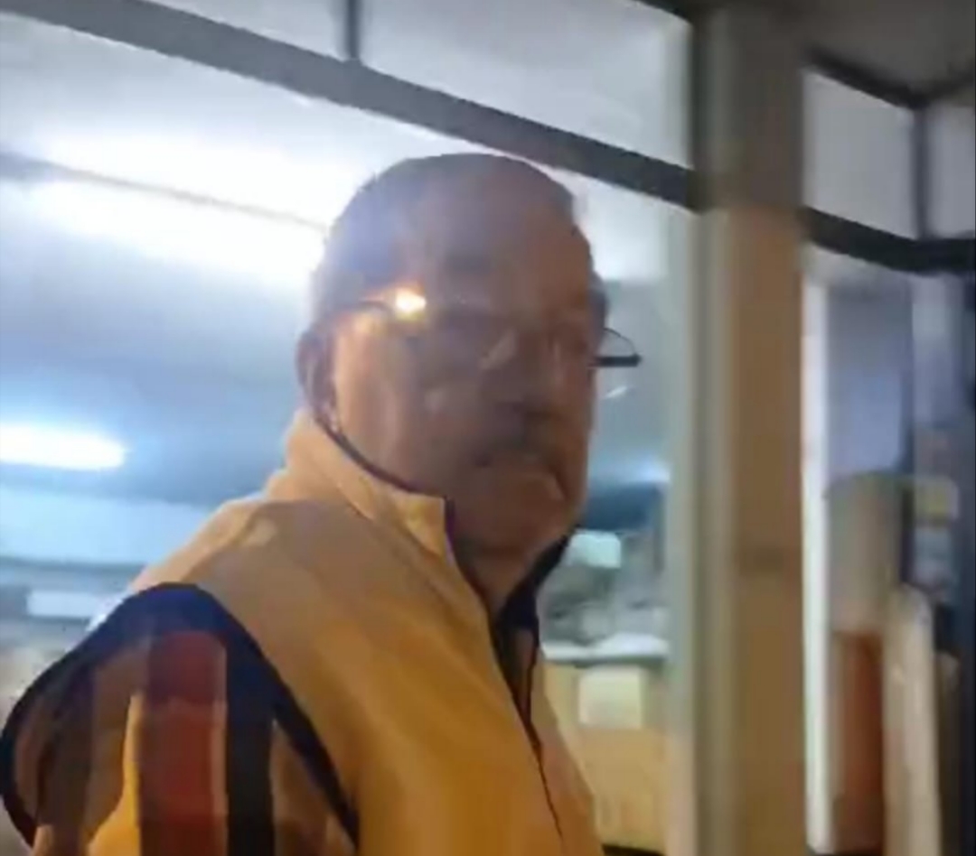 Vecinos denuncian que un hombre mayor acosó y agredió a niños en Plaza España