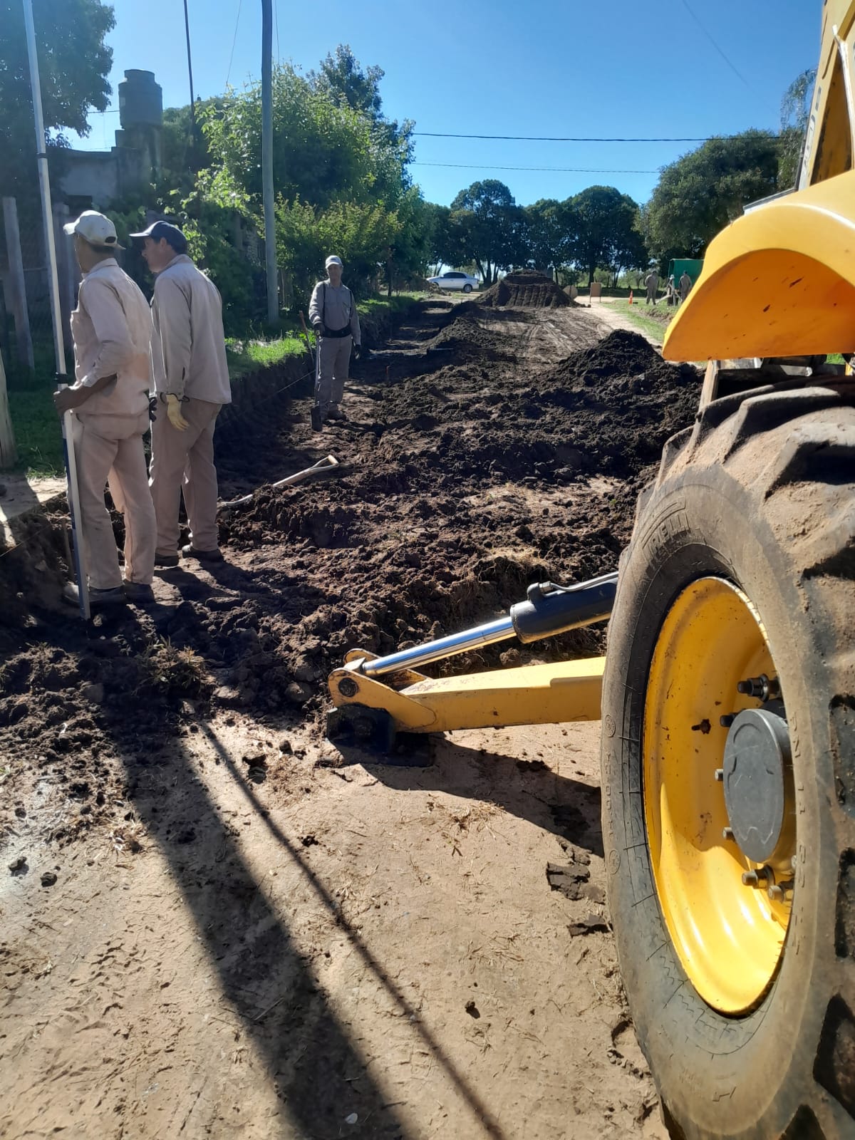 Colonia Ayuí realiza obras de infraestructura vial con recursos municipales