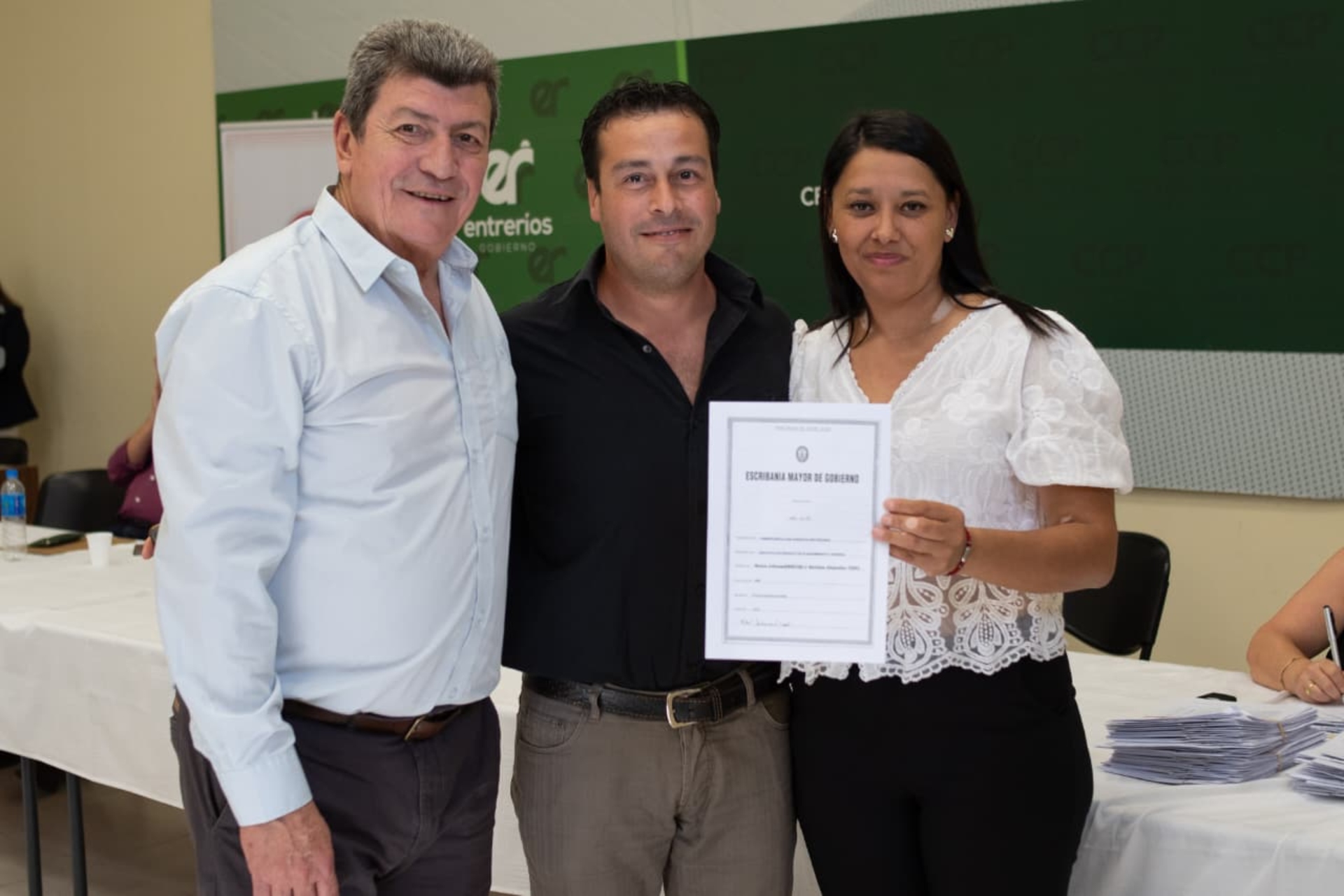 Son 100 las familias que accedieron a las escrituras de su vivienda en el departamento Concordia