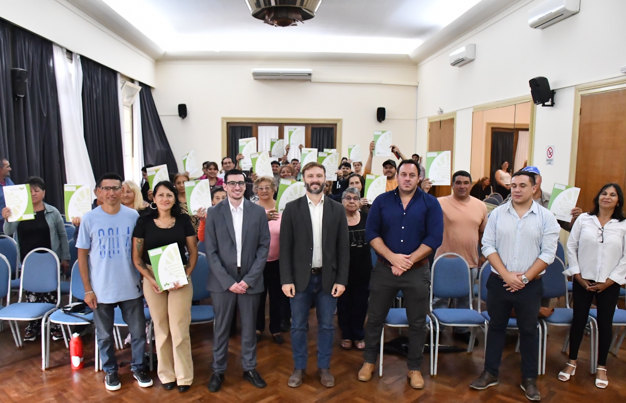 Más de 20 familias recibieron sus escrituras traslativas de Dominio