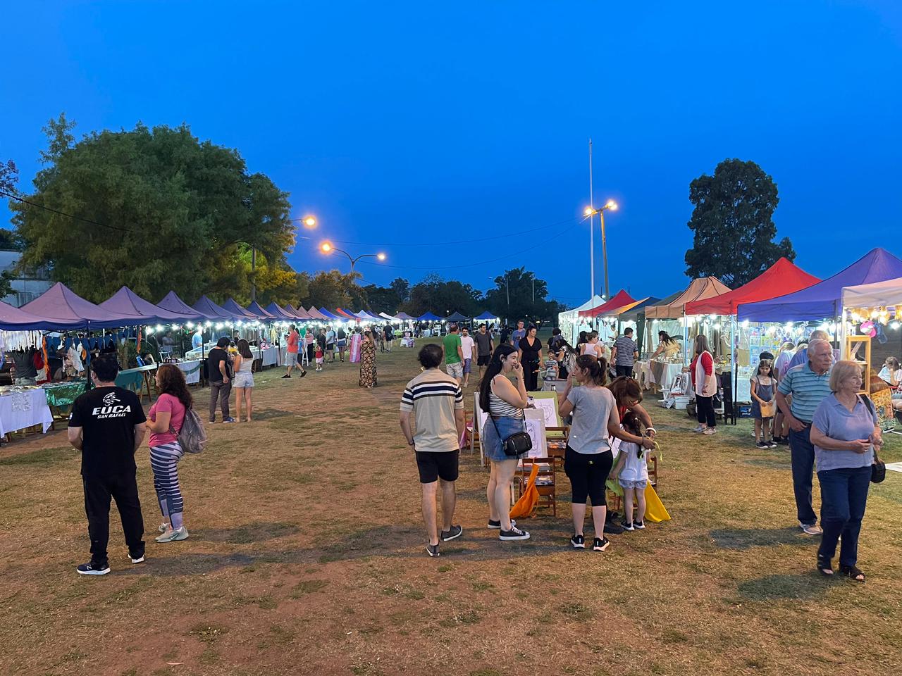 Feria Paseo del Rio en la Costanera de Concordia