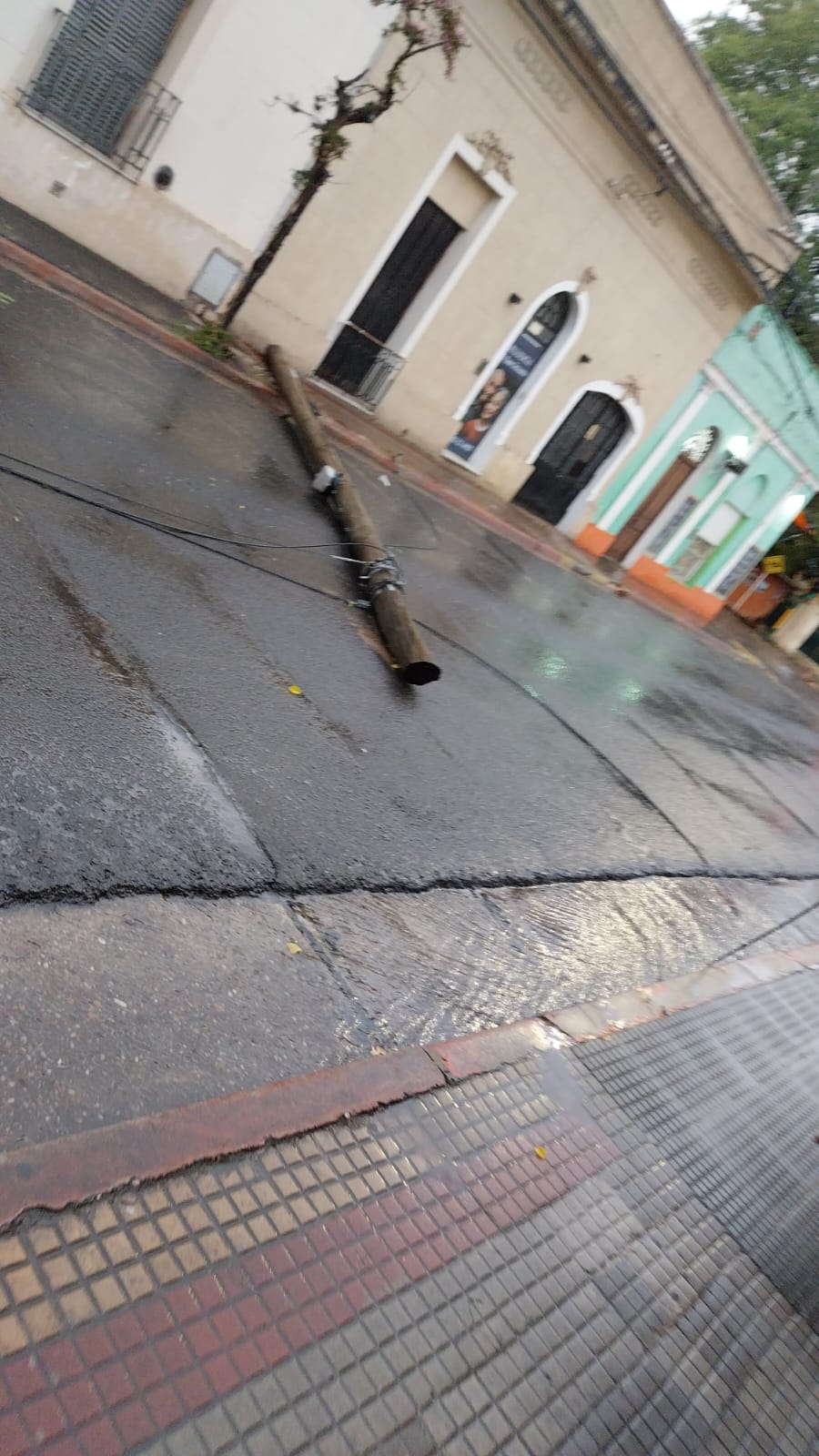 Fuertes tormentas con viento intenso y abundante lluvia en Concordia