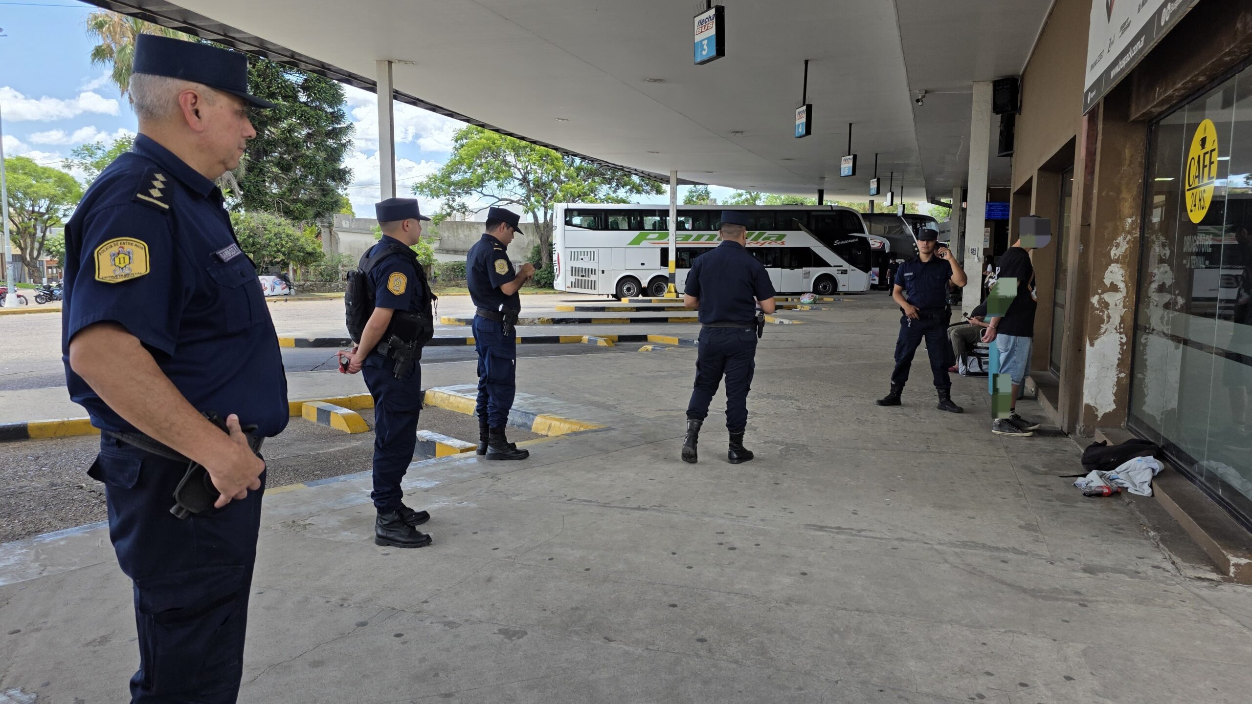 Detenido en la Terminal de Ómnibus cuando esperaba un colectivo con destino a Federación: llevaba marihuana y cocaína