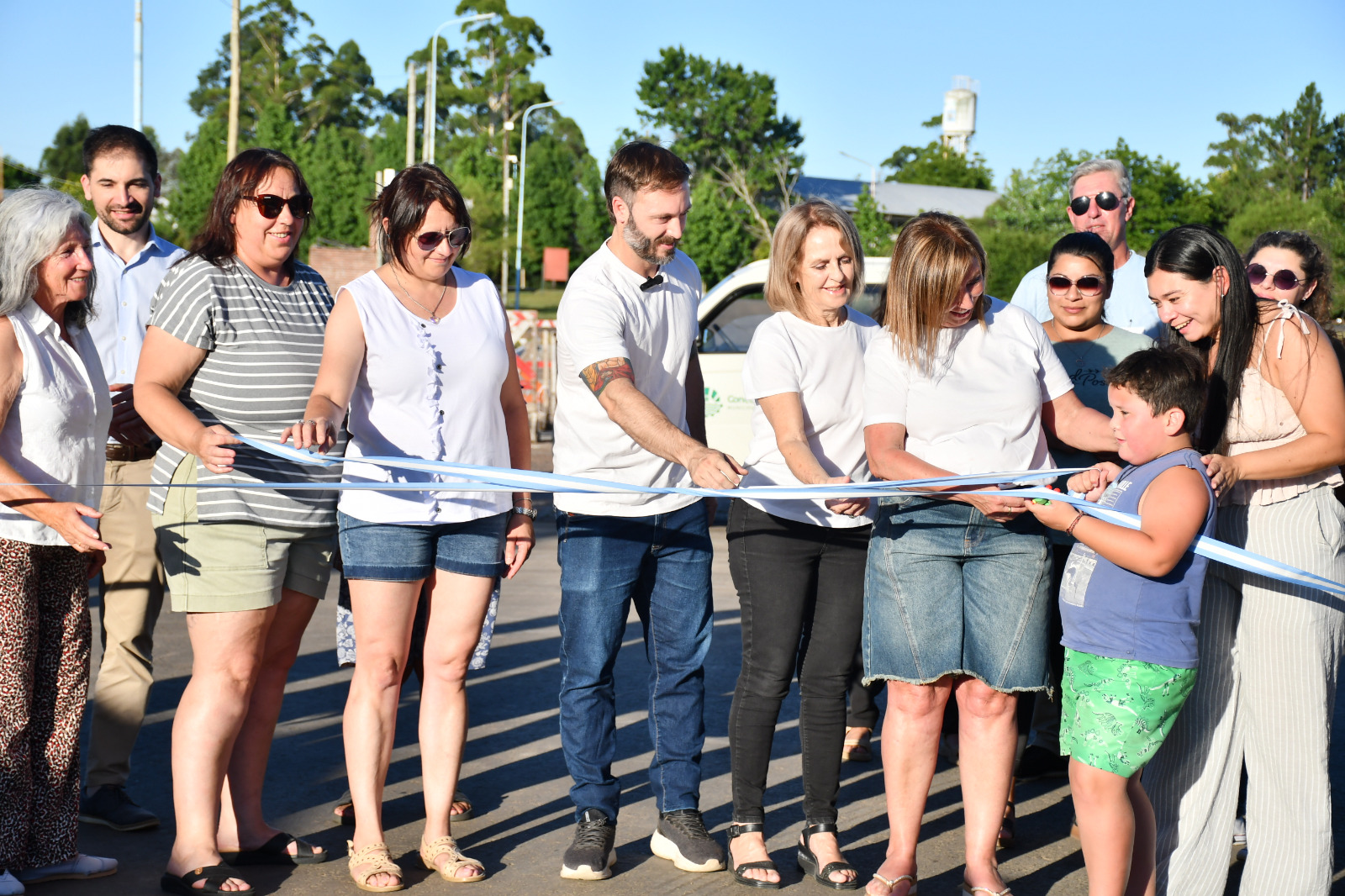 Azcué inauguró la obra de repavimentación de calle Juventud Unida de Benito Legerén