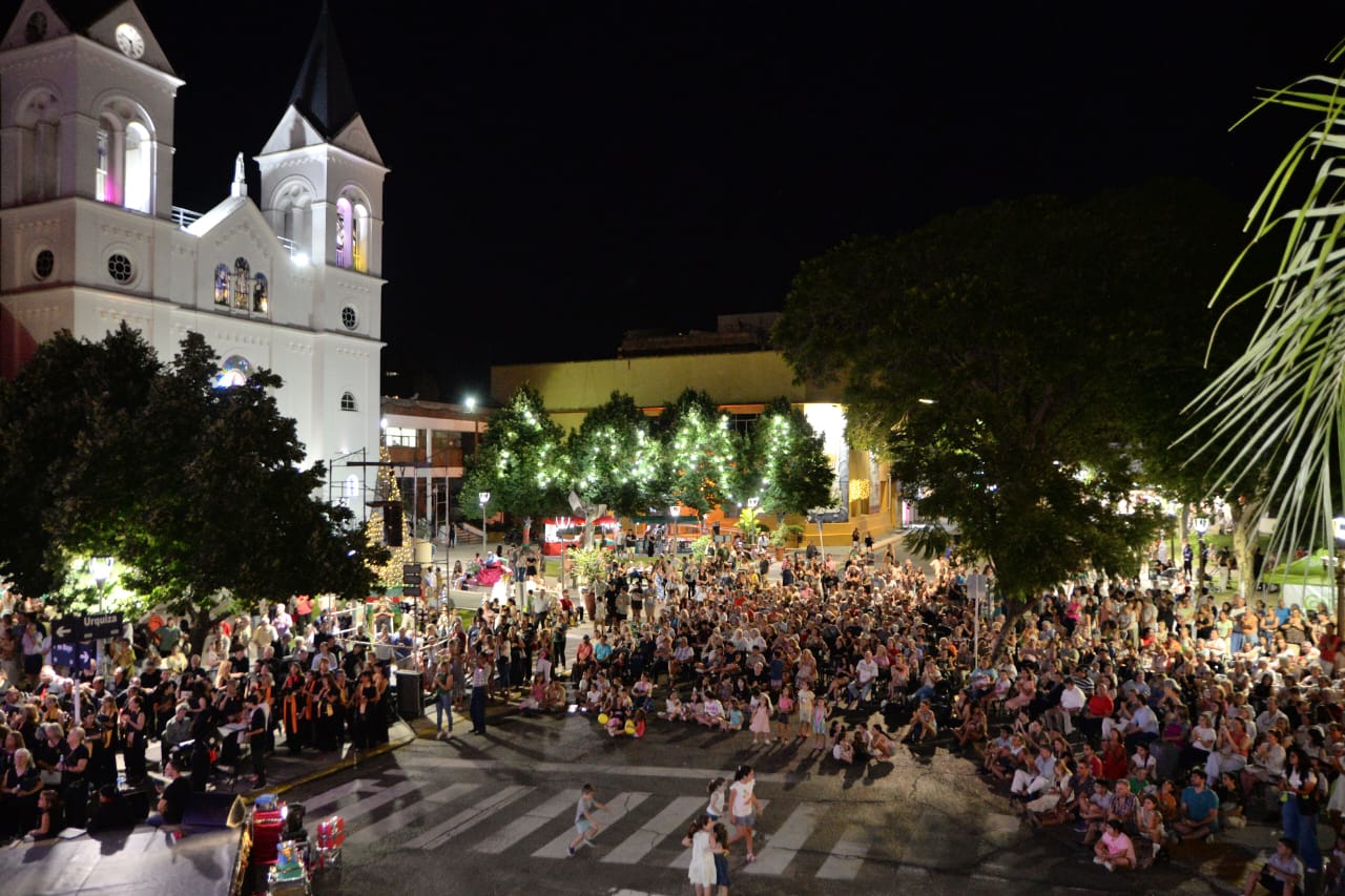 «Un Canto para la ciudad», una noche histórica frente a la Catedral San Antonio de Padua