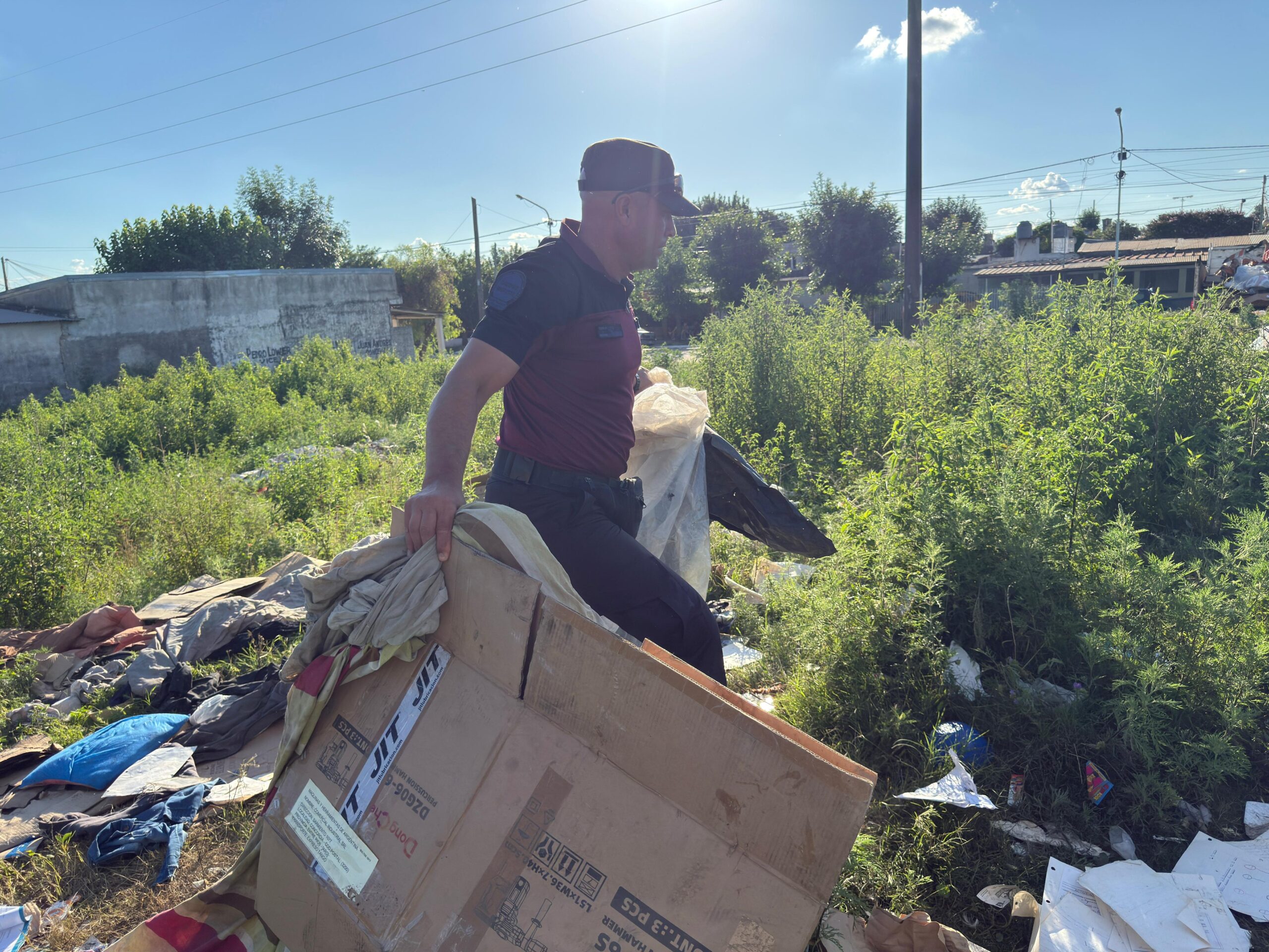 Se continúa trabajando en el despeje y limpieza total de los espacios públicos en respuesta a los reclamos de vecinos