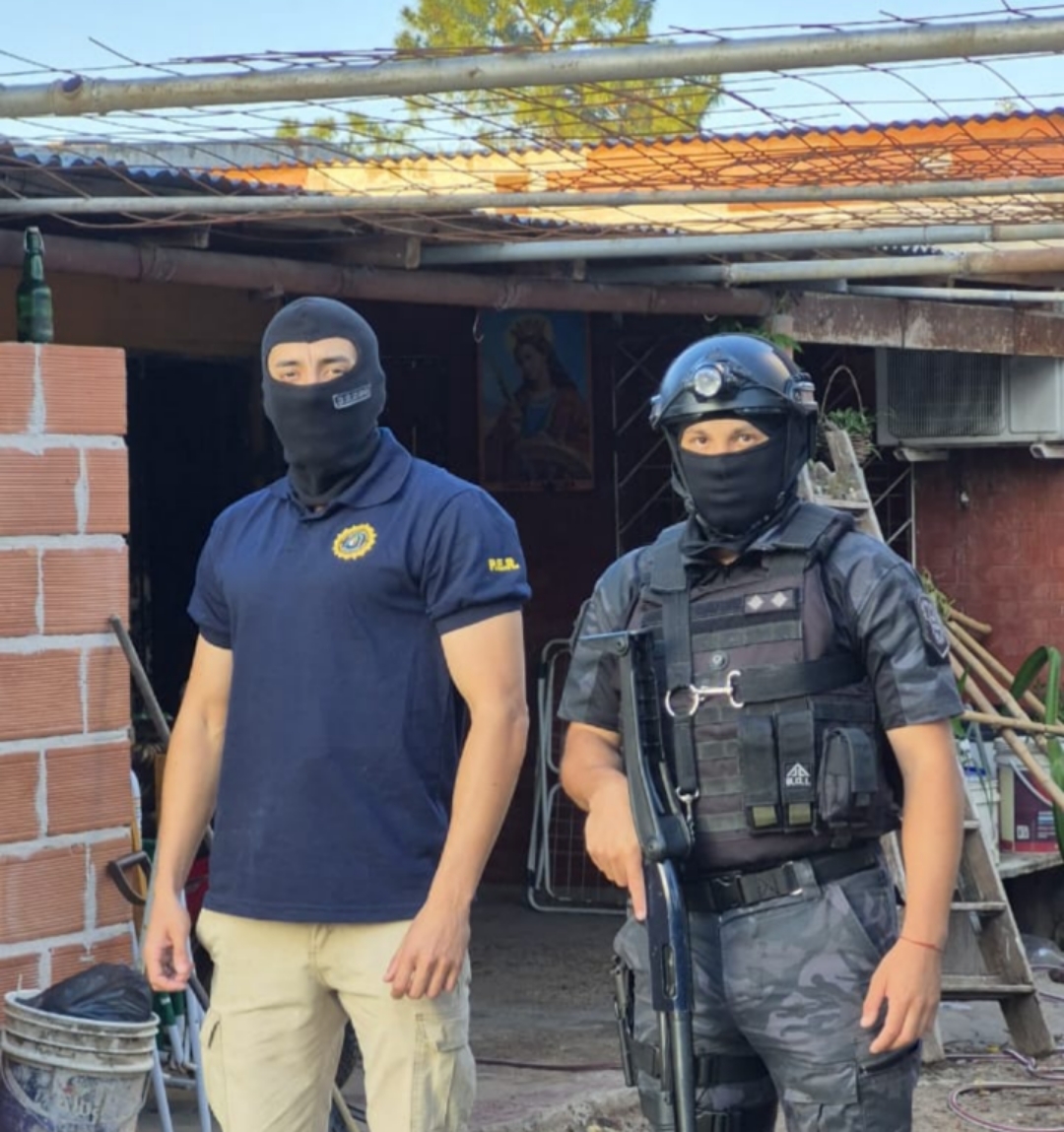 Allanamientos en simultáneos con secuestro de estupefacientes, importante suma de dinero y nueve personas detenidas