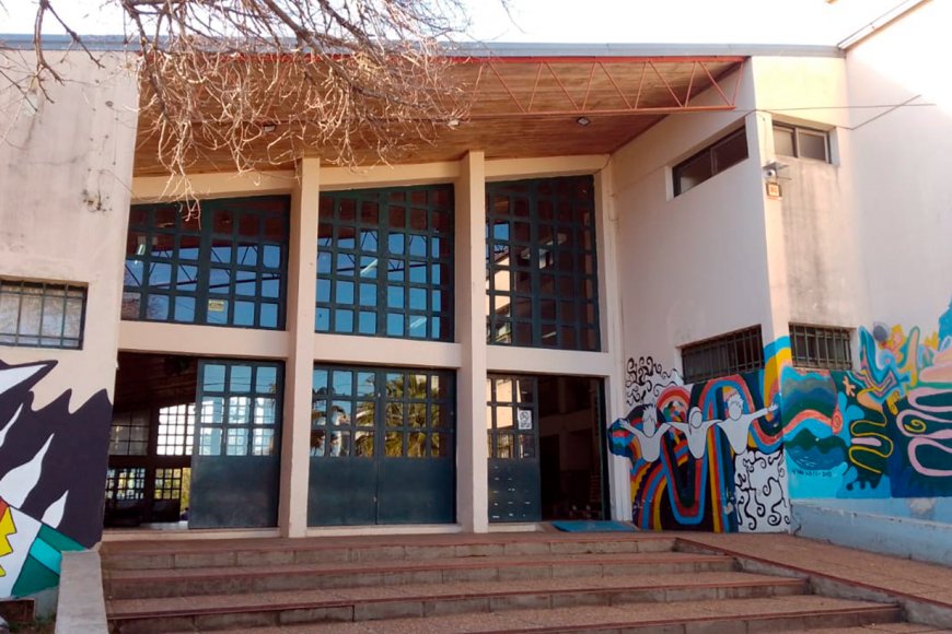 Investigan a una docente de inglés de la Escuela Borges por presuntas conductas inapropiadas: Se suman otras acusaciones