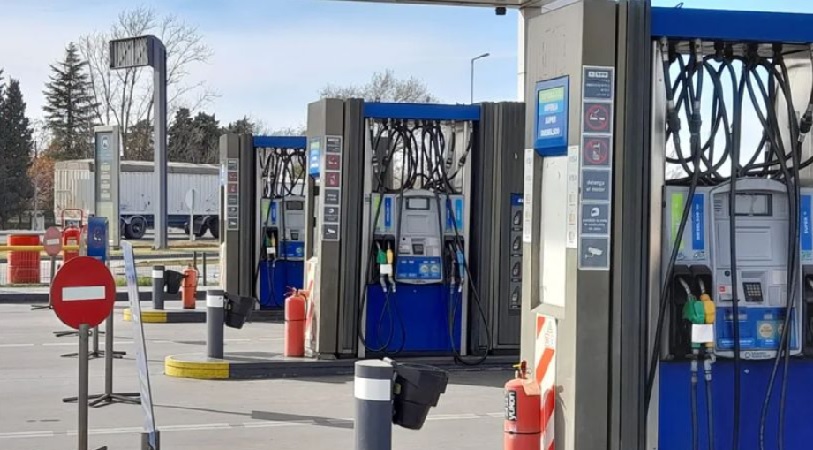 Traslado a surtidores: el Gobierno aumentó parcialmente los impuestos a los combustibles