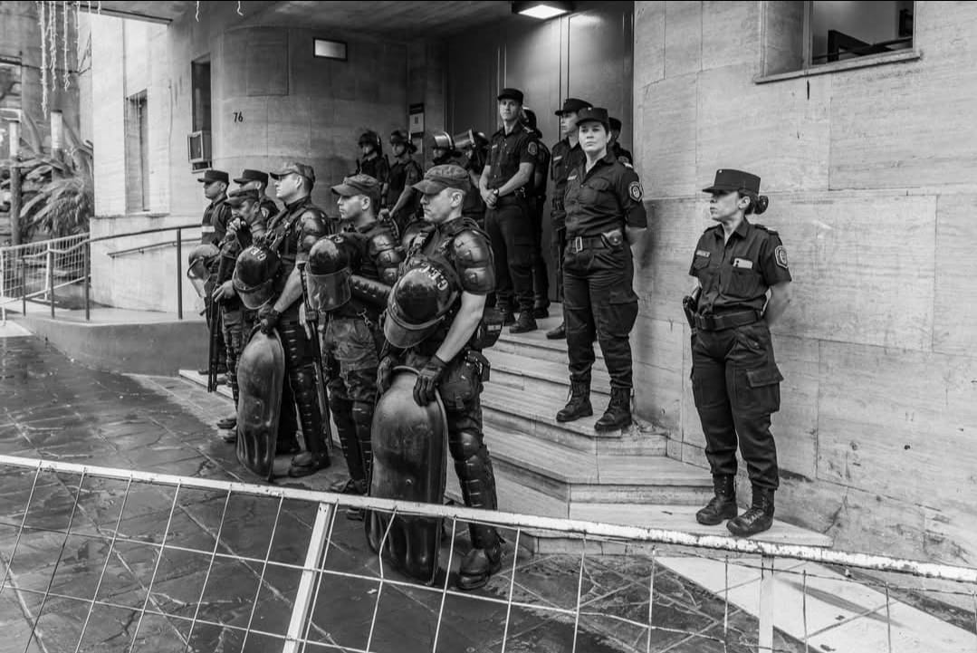 «130 familias sin trabajo» !Pocas luces y mucho milico!