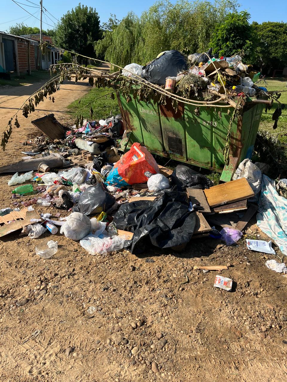 Vecinos del asentamiento La Bianca denuncian abandono total y falta de recolección de residuos