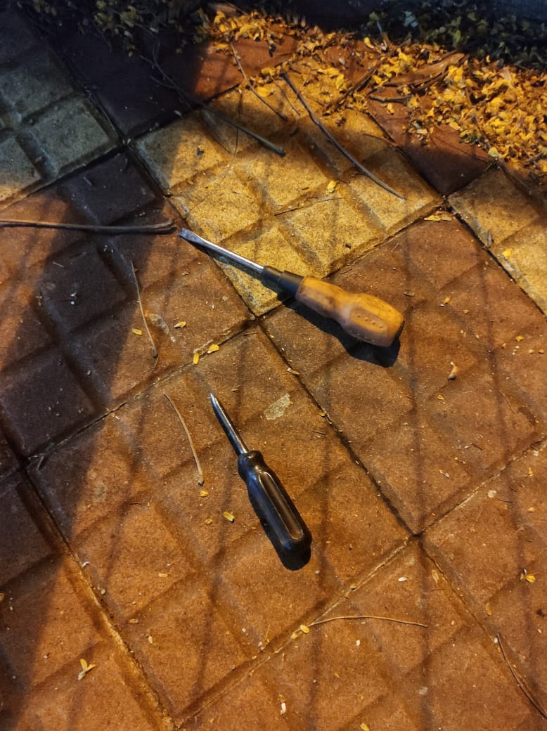 Intentaron robar una moto y fueron aprehendidos tras ser detectados por cámaras del 911