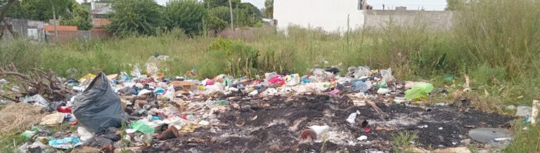 Vecinos reclaman por un basural a cielo abierto en calle Batalla de Cepeda