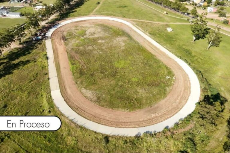 Federación: finalizó una nueva etapa de la obra de la Pista de Ciclismo con el volcado de hormigón