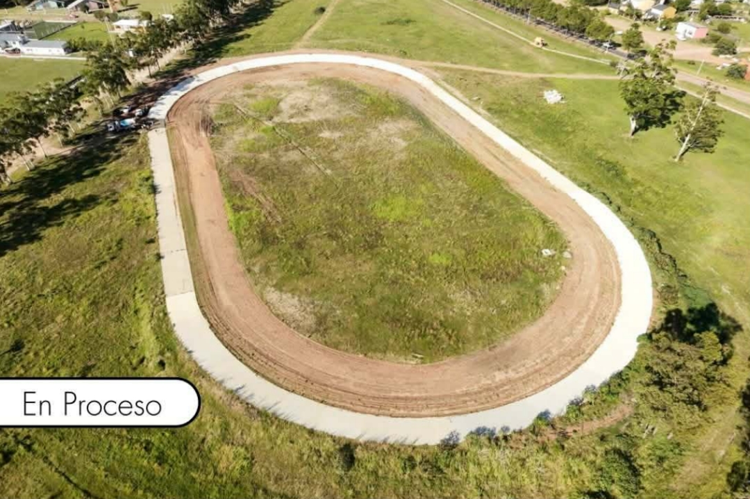 Federación: finalizó una nueva etapa de la obra de la Pista de Ciclismo con el volcado de hormigón
