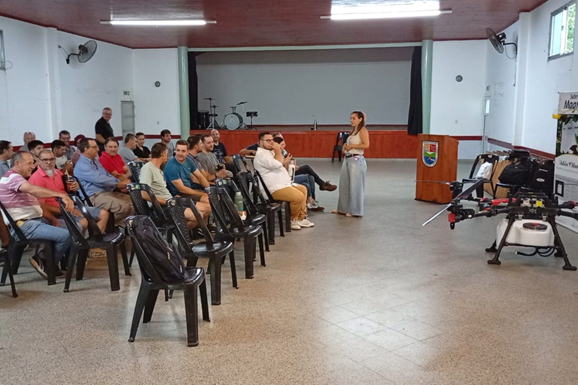 Citricultores entrerrianos se capacitaron en el control de la mosca de los frutos