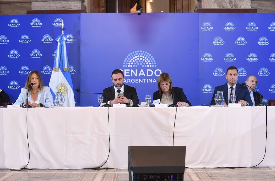 El Gobierno abre una negociación con la CGT y empresarios para modificar la Reforma Laboral y buscar su aprobación en el Senado