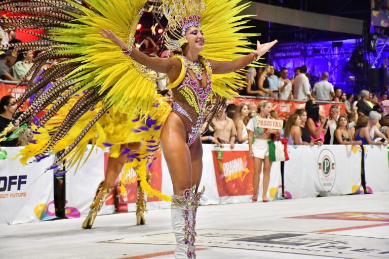El Carnaval de Concordia cerró su quinta noche con un Corsódromo colmado